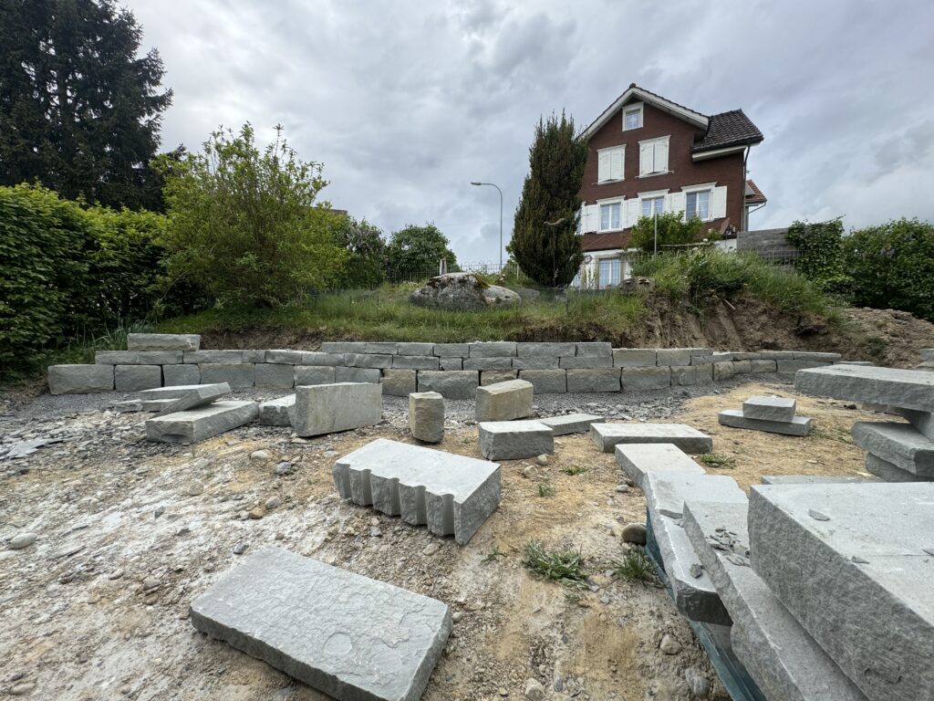 Sandsteinmauer bald fertig Unser Blick über den Bodensee
