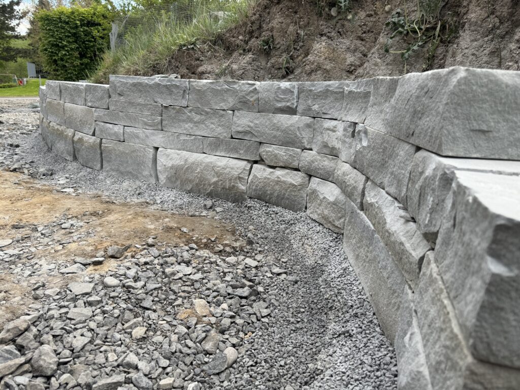 Sandsteinmauer bald fertig Unser Blick über den Bodensee