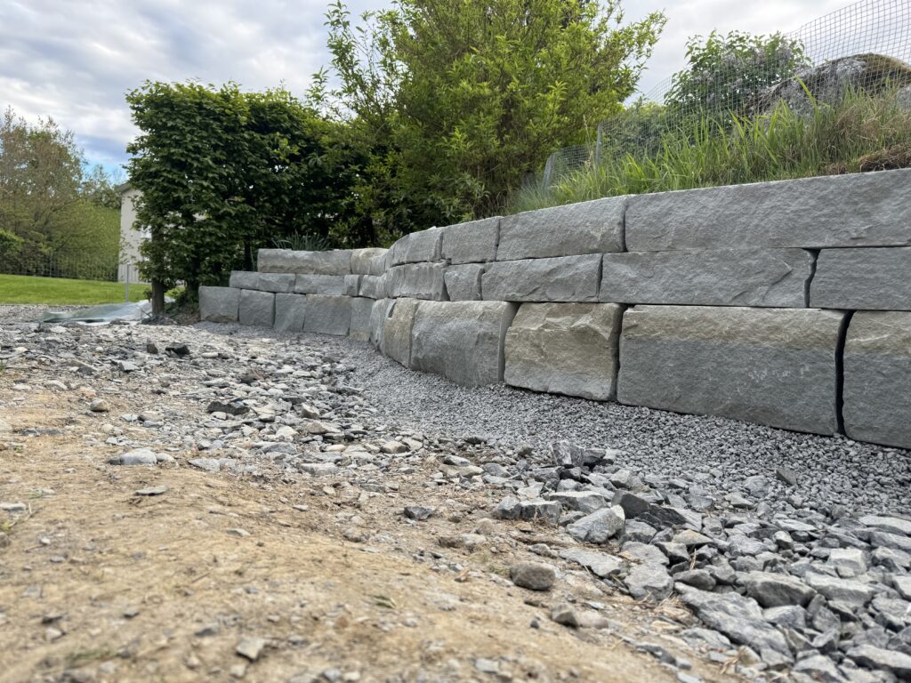 Sandsteinmauer bald fertig Unser Blick über den Bodensee